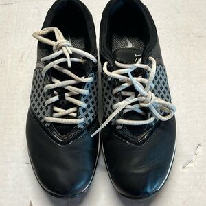 Nike air soft spike golf shoes women’s 41837–101